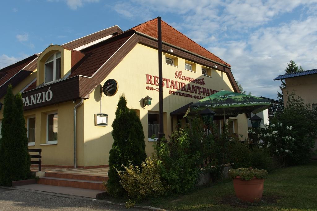 Romantik Étterem - Panzió Tatabánya Exterior foto
